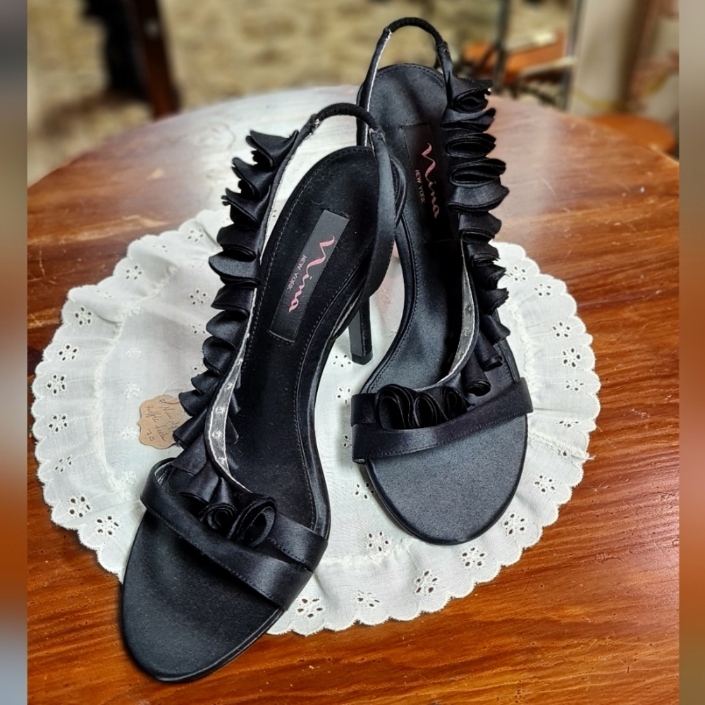 Black Nina NY Ruffle Heels size 7.5